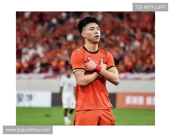 足球新星表现稳健,迎来媒体广泛关注与期待 足球新星表现稳健,迎来媒体广泛关注与期待